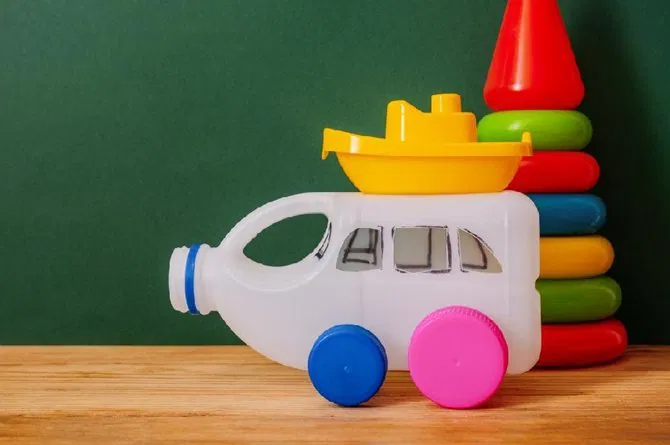 daur ulang plastik jadi mainan anak