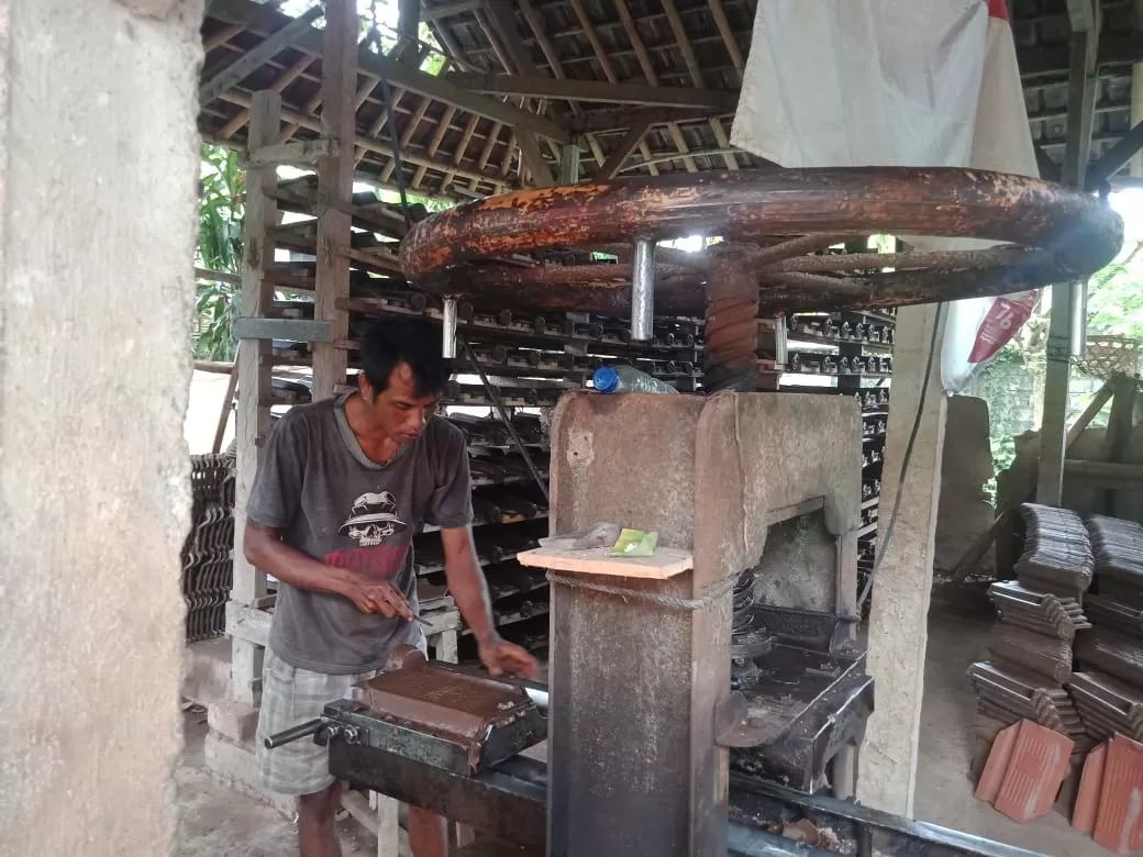genteng dibuat melalui tahapan apa