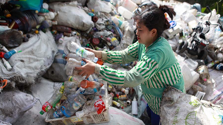 proses pemilahan dan pencacahan plastik