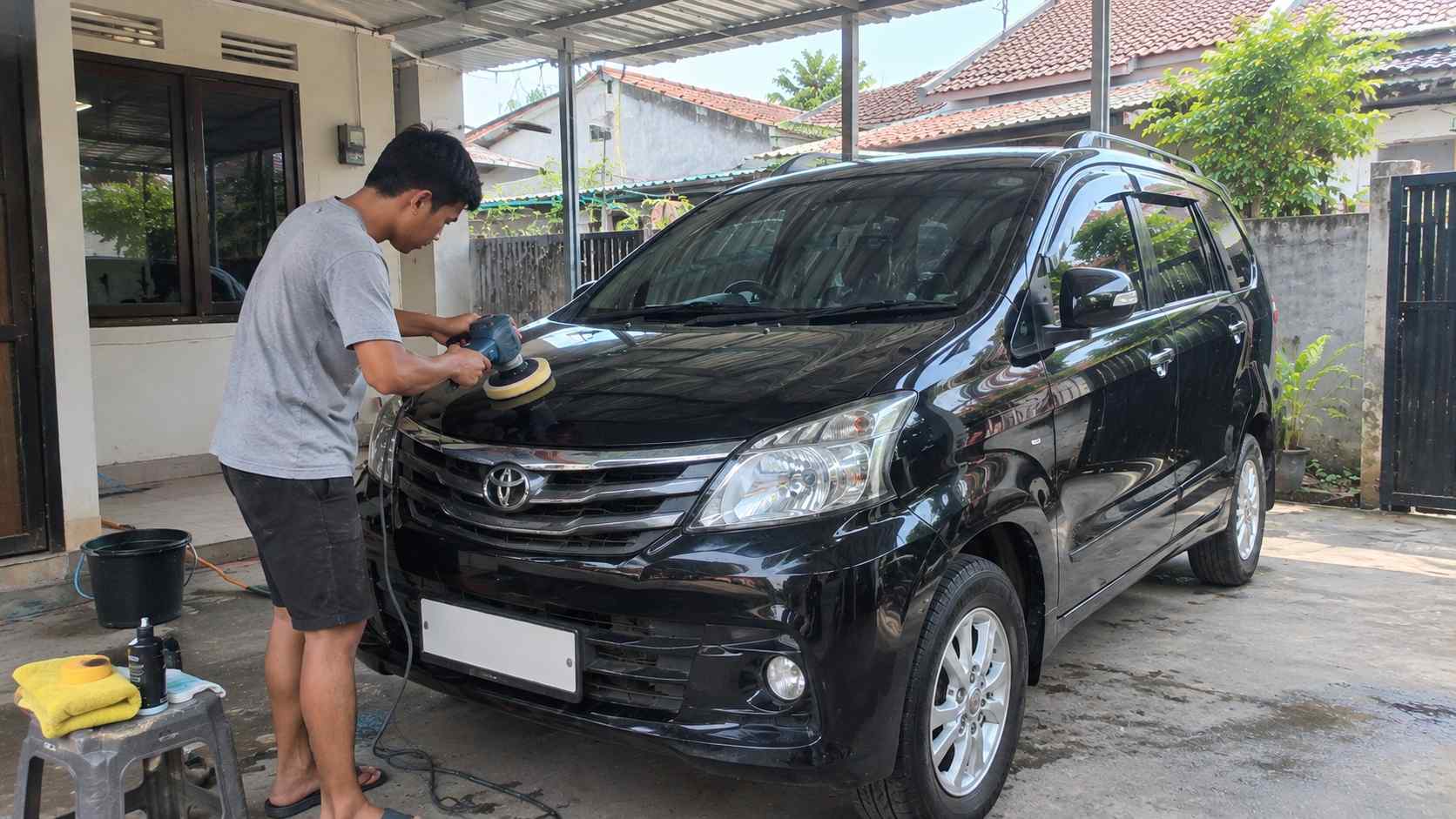 Manfaat Wax untuk Mobil dan Kapan Harus Digunakan post thumbnail image