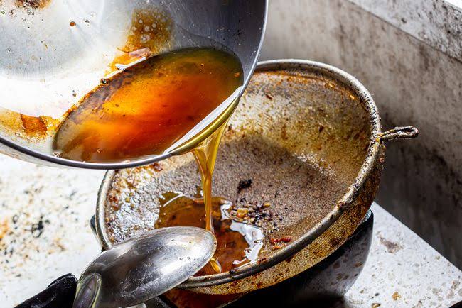 Penyebab Minyak Goreng Cepat Keruh dan Cara Menjaganya post thumbnail image